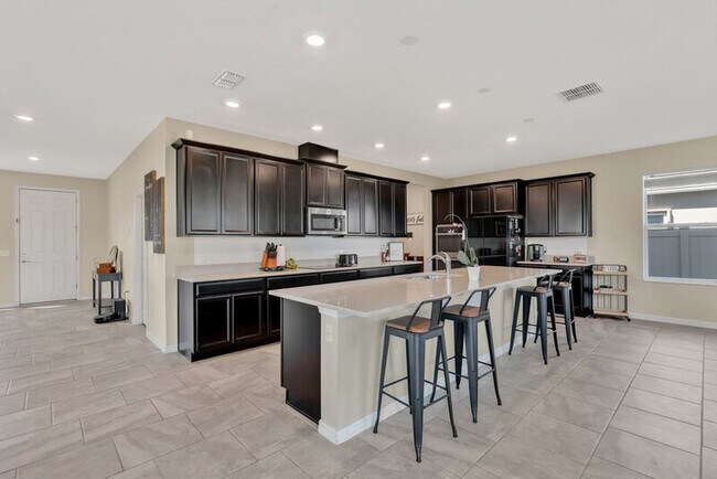 Building Photo - 4894 Knoll Ln