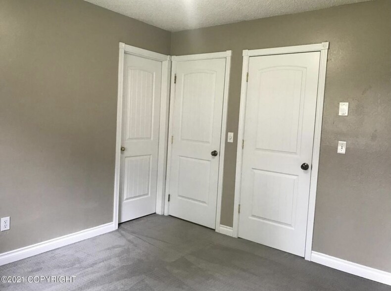 bedroom 2 door, closet & bathroom door - 9001 Shaun Landing Cir