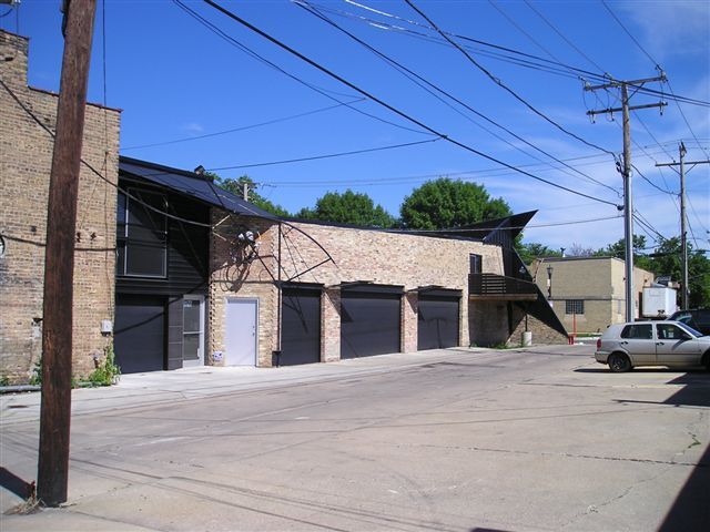 4 - 1630 Payne St