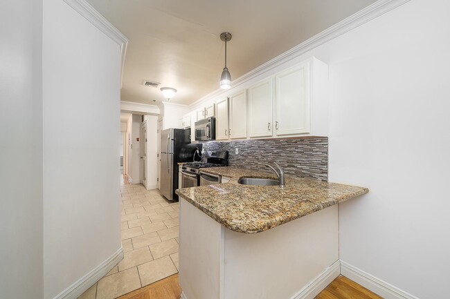 Building Photo - 306 2nd St