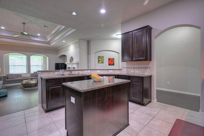 Building Photo - 7810 Oak Moss Dr