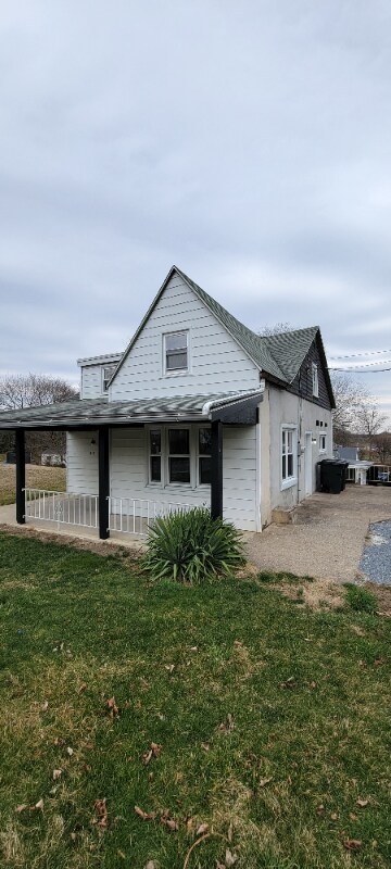 Building Photo - 513 Blue Eagle Ave