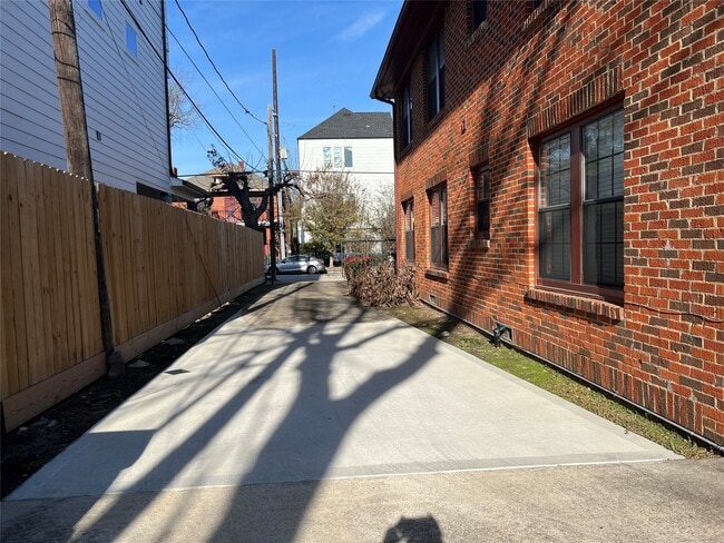 Building Photo - 4505 La Branch St