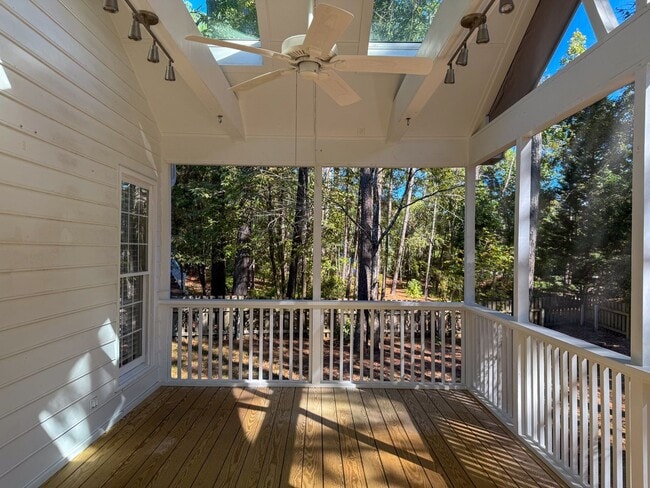 Building Photo - Gorgeous 4-Bedroom Home on a Cul-de-Sac wi...