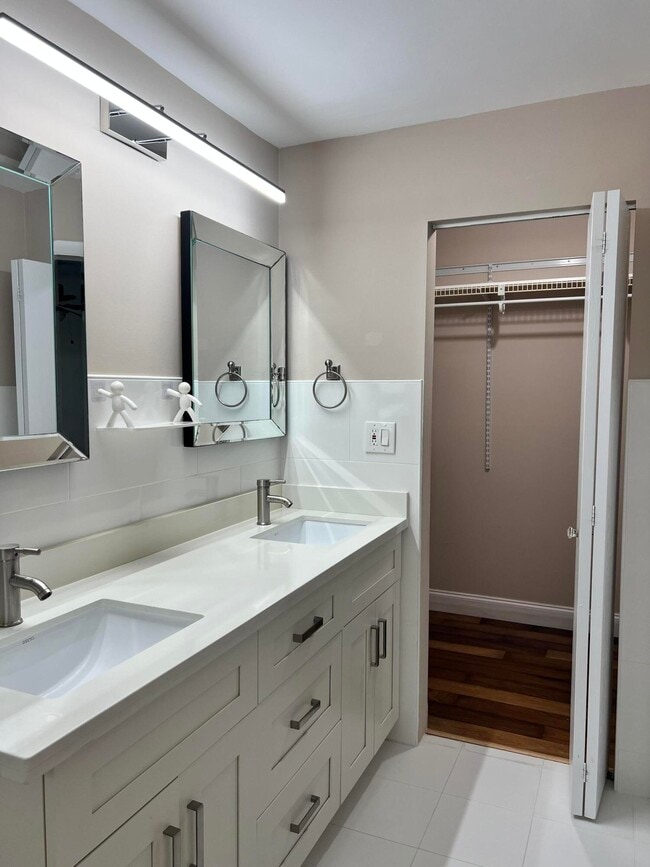 Building Photo - 3210 NW 23rd Ter