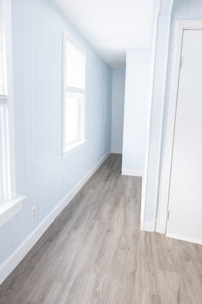 Building Photo - Cozy Milford Single Family – 3 Beds, Laundry, Parking!