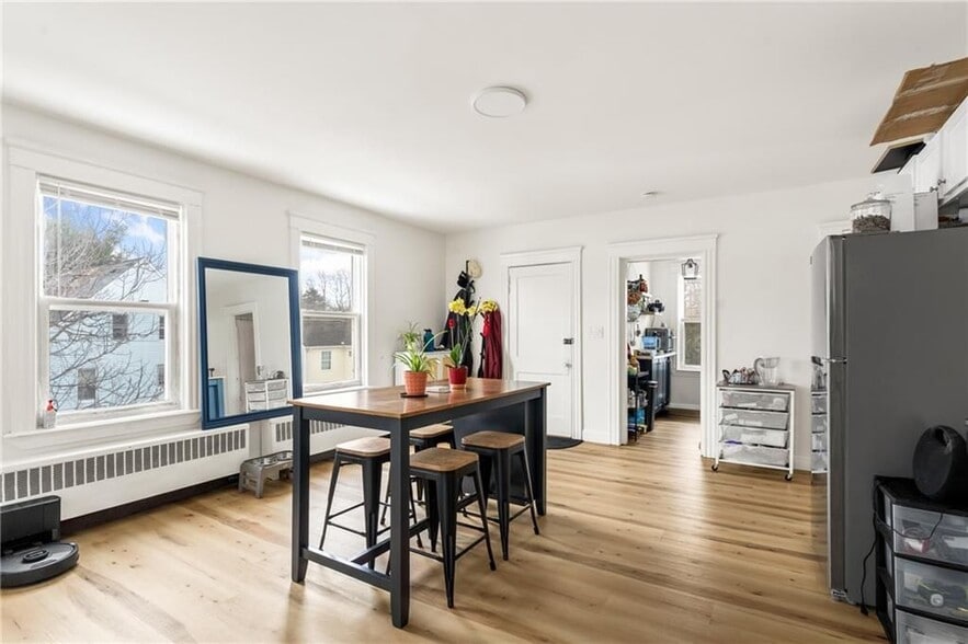 Building Photo - 19 Vale St