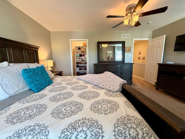 Building Photo - Stunning 3-Bedroom/2-Bathroom Townhouse in Perkasie! Available Mid July!