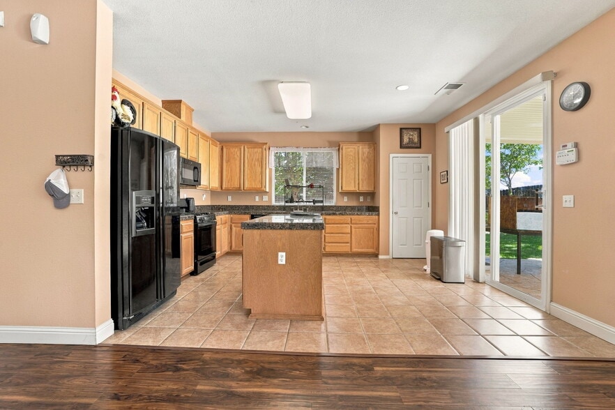Building Photo - 204 Millbrook Dr