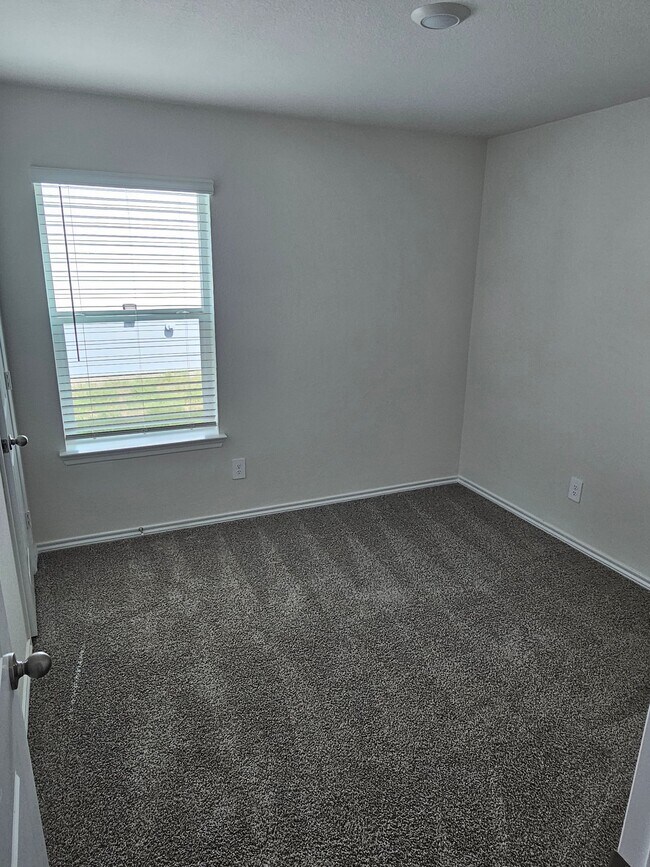 Building Photo - 1635 Blaire Dr