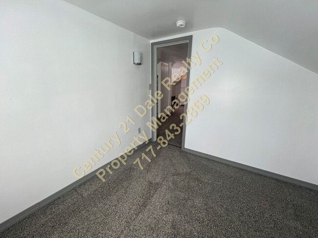 Building Photo - Clean Efficiency with ALL UTILITIES INCLUDED