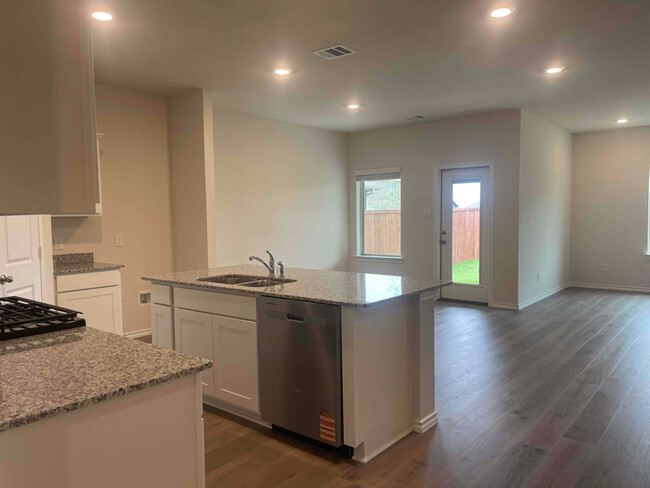 Building Photo - 3924 River Rock Ave