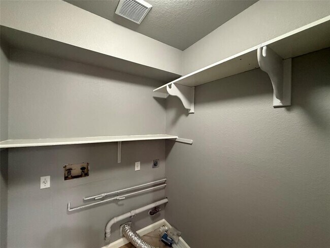 Building Photo - 2512 Claudia Dr