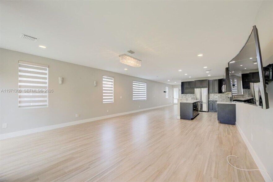 Building Photo - 619 SW 17th St