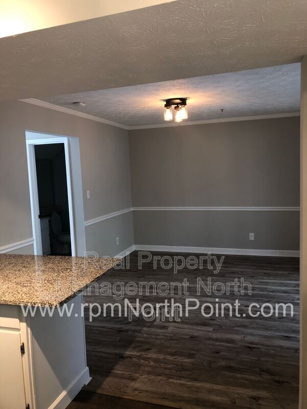 Building Photo - 676 Anderson Walk