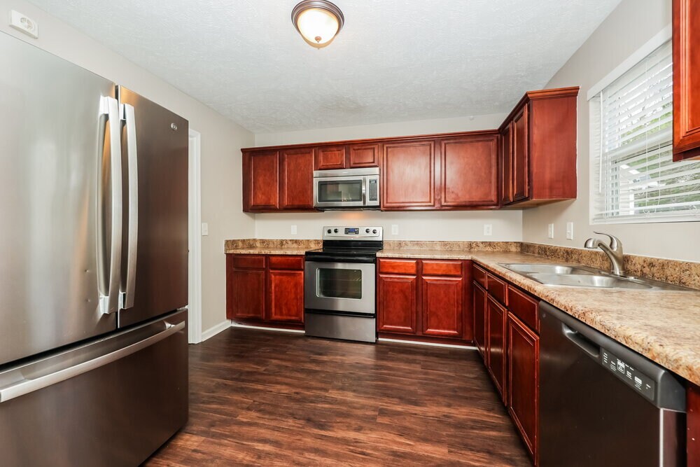 Building Photo - 608 Elderberry Way