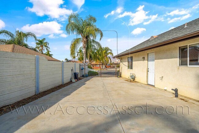 Building Photo - Hemet Rental with Attached Garage, Fireplace & Private Backyard