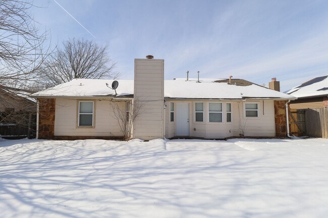 Building Photo - 3 Bed | 1 Bath in East Tulsa!