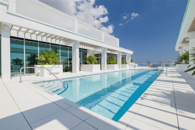 Building Photo - 777-773 3rd Ave N