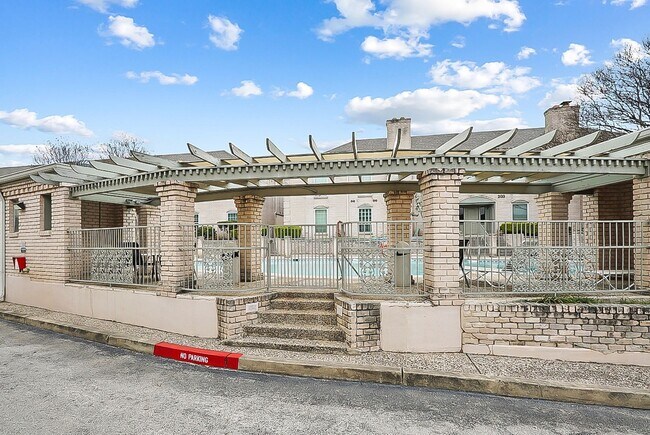 Building Photo - 102 Ruelle