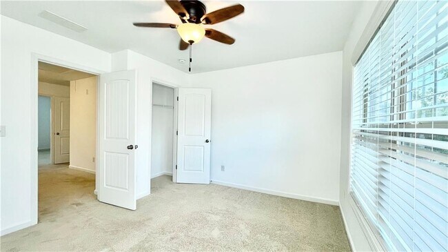 Building Photo - 436 Fieldview Ln