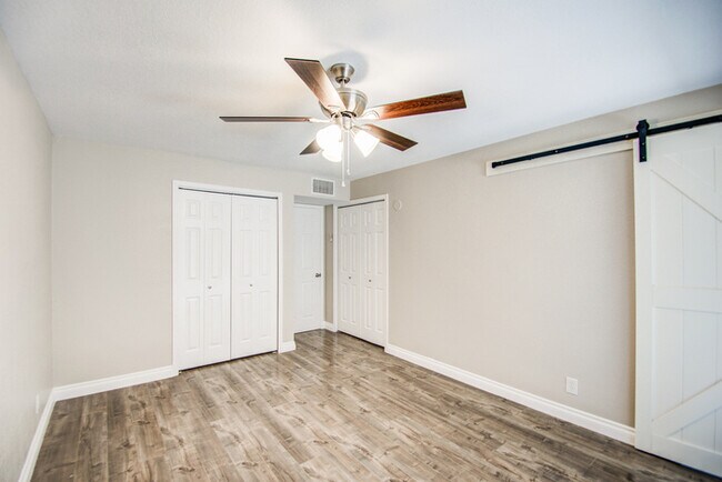 Building Photo - Beautifully remodeled corner 4/2 with pool...