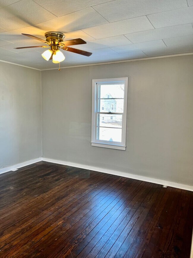 Building Photo - Spacious single family home in Independenc...