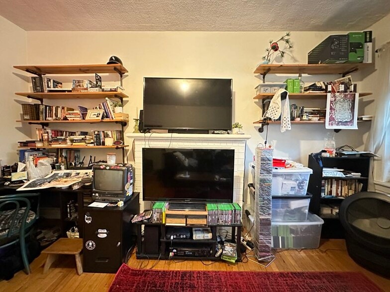 Building Photo - 2919 W McLean Ave