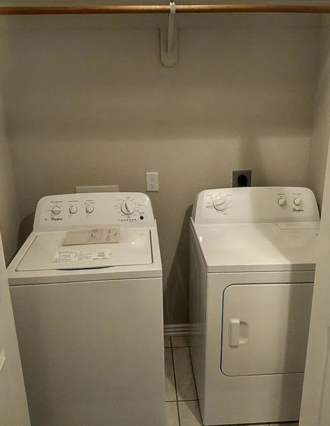 Building Photo - 3 Bedroom Townhome for Lease Rogers, AR! *...