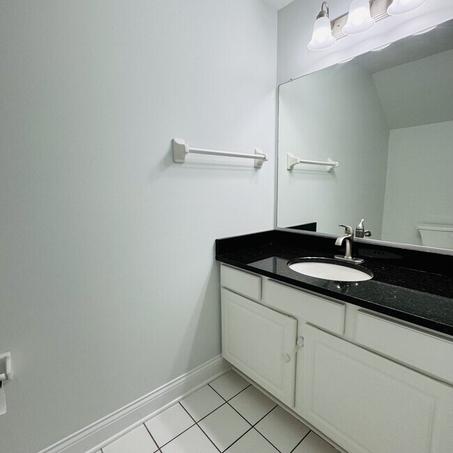 Building Photo - 35 Foxcroft Rd