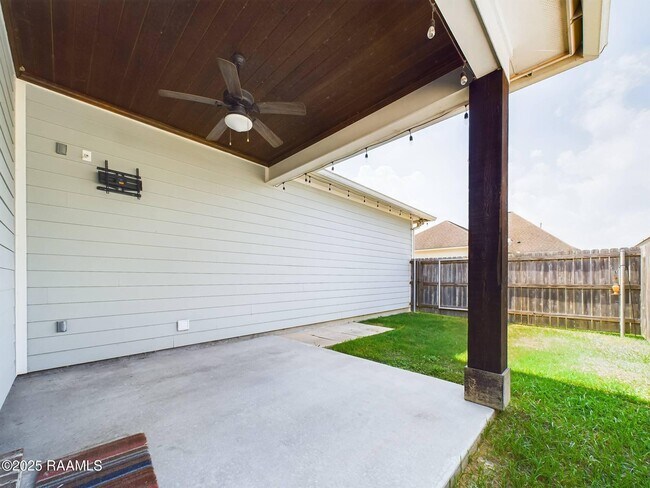 Building Photo - 117 Harvey Cay Ln