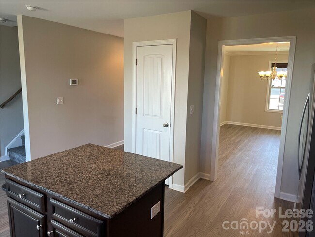 Building Photo - 2909 Old Field Rd