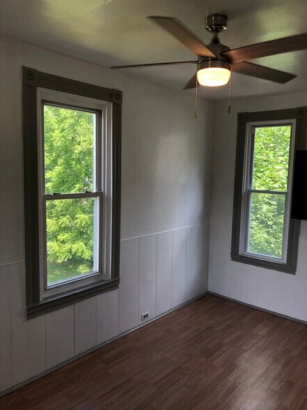 Building Photo - 515 5th St