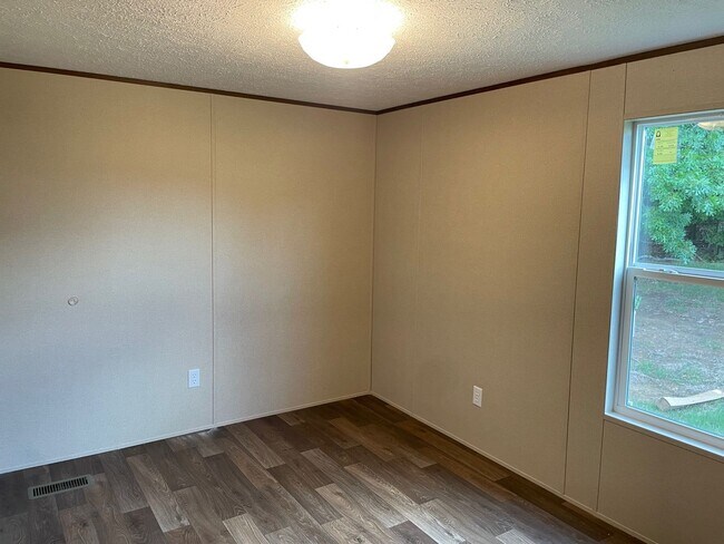Building Photo - NEW 3 BED, 2 BATH MOBILE HOME IN DENTON AREA!