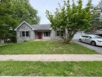 Building Photo - 3 Bedroom 2.5 Bathroom Home Available in Elizabethtown!