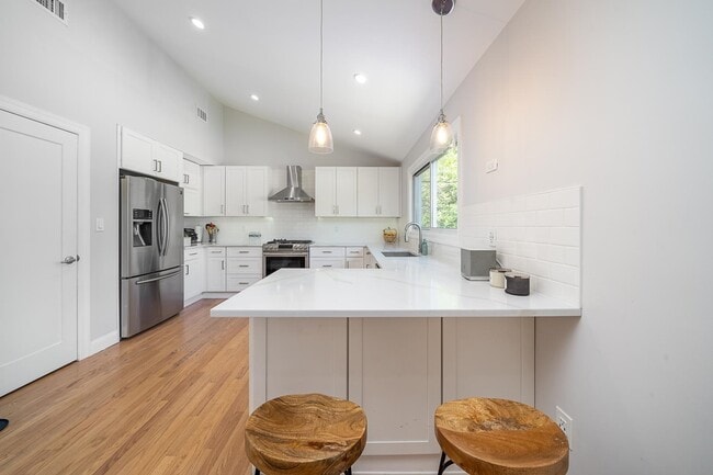 Building Photo - 25 Helen St