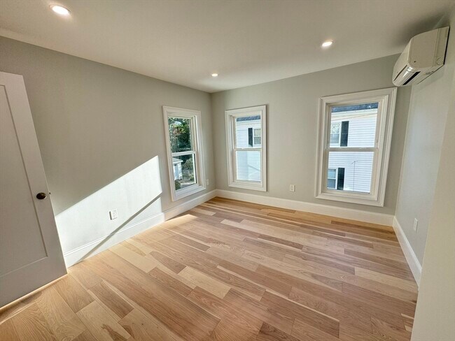 Building Photo - 17 Fremont St