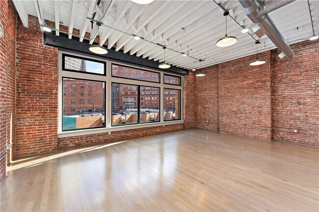 Building Photo - 915 Liberty Ave