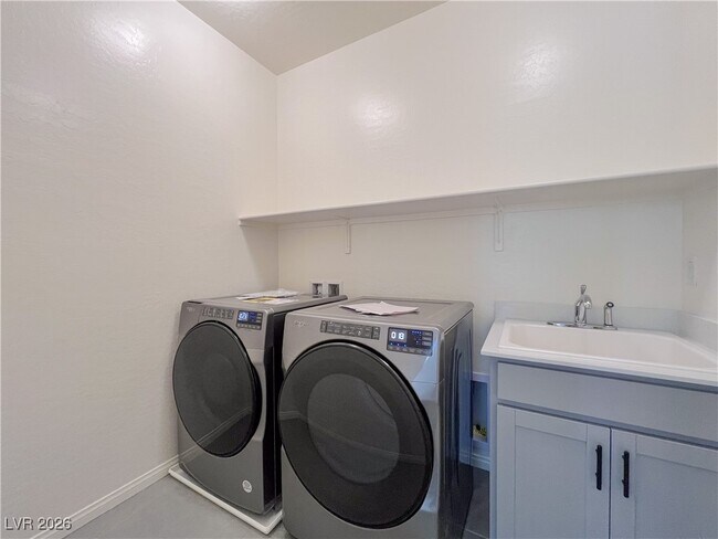 Building Photo - 11870 River Hawk Ave