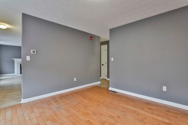 Building Photo - 54 Vandora Dr