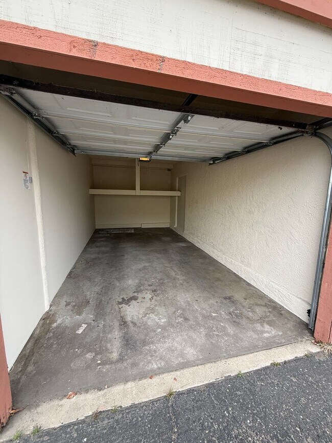 Building Photo - 118 W Boone St
