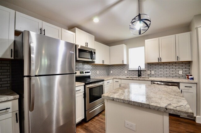 Building Photo - 4735 Redbud St
