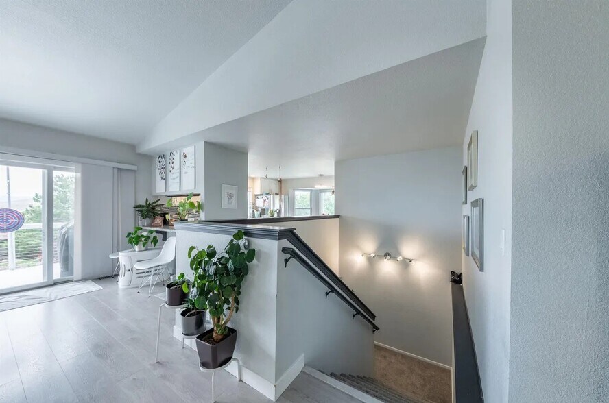 Building Photo - 932 University Ridge Ct