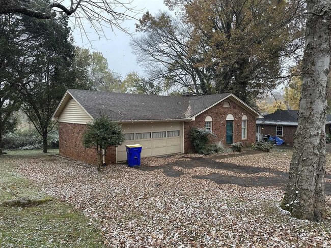 Building Photo - 722 Geronimo Way