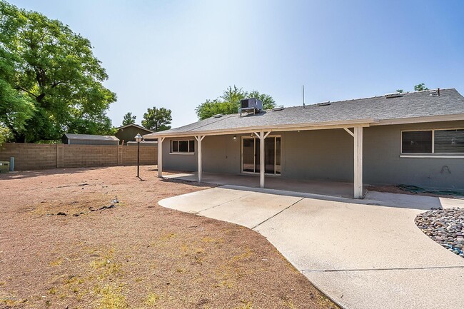 Building Photo - 8232 E Valley View Rd