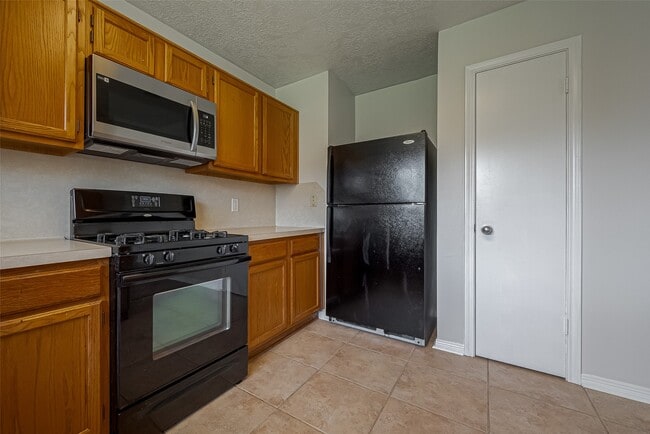 Building Photo - 3007 Cloverdale Dr