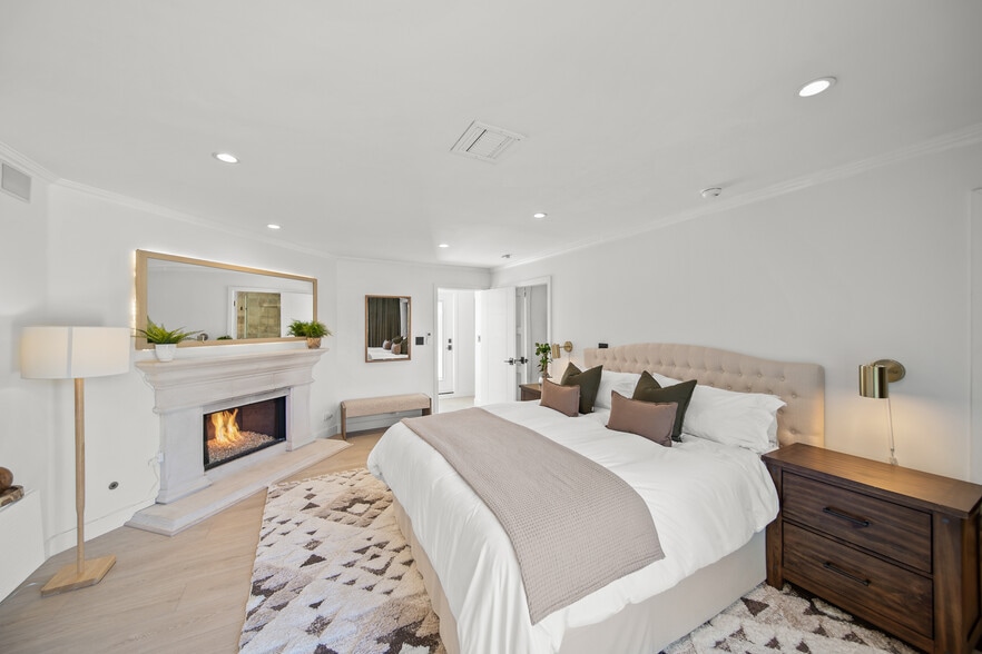 Primary suite - 906 Victoria Ave