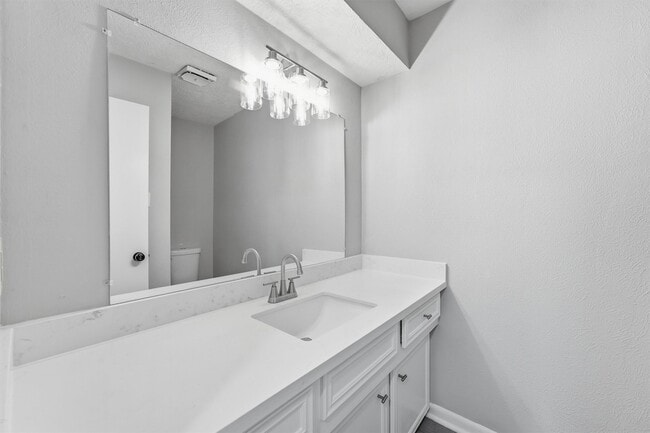 Building Photo - 8001 Rebawood Dr