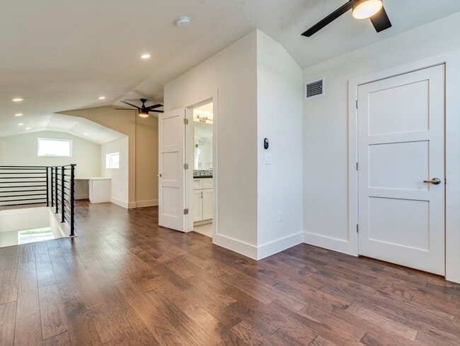 Building Photo - 6412 Carson Rdg