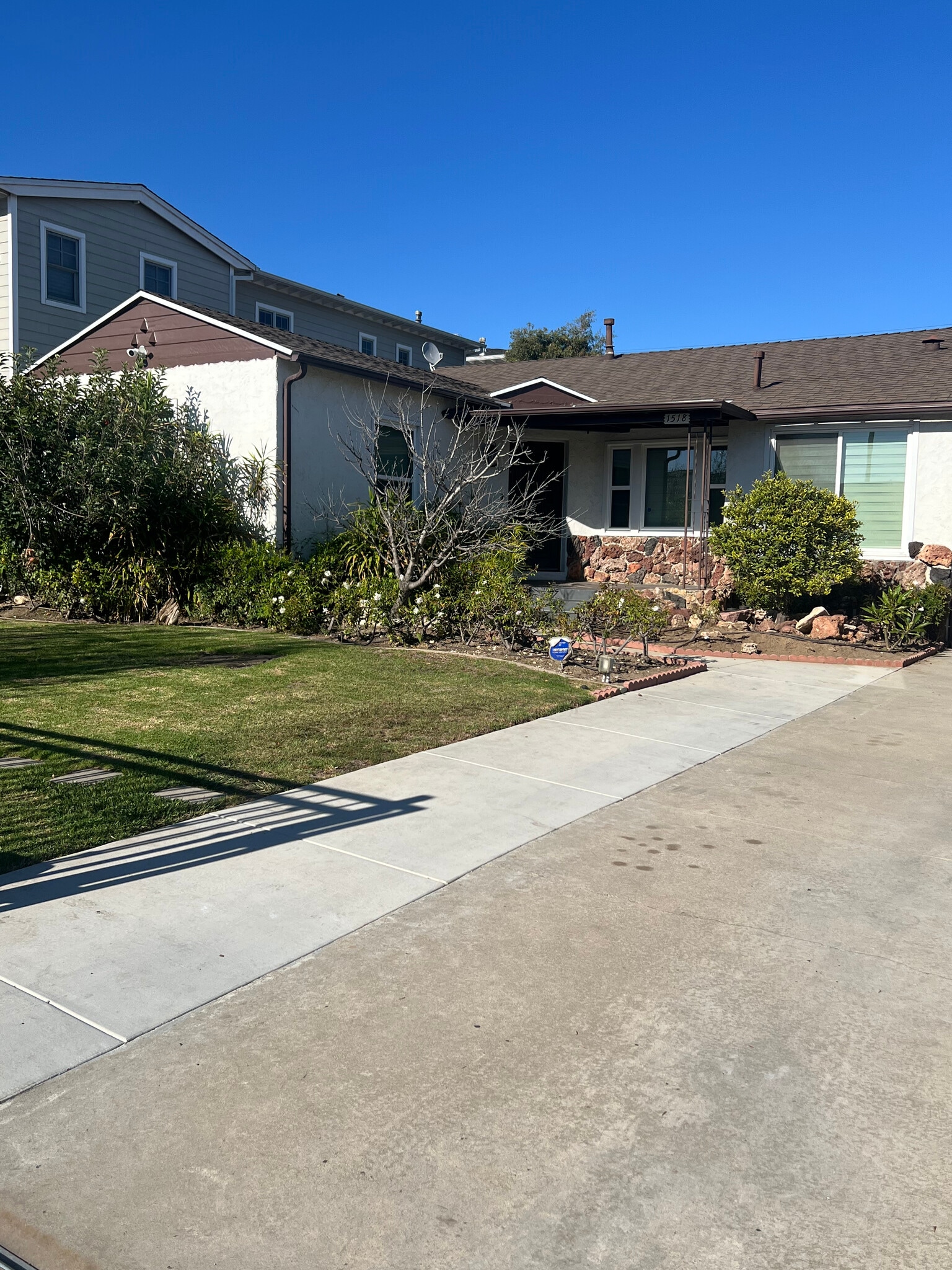 Building Photo - 1518 S Carmelina Ave